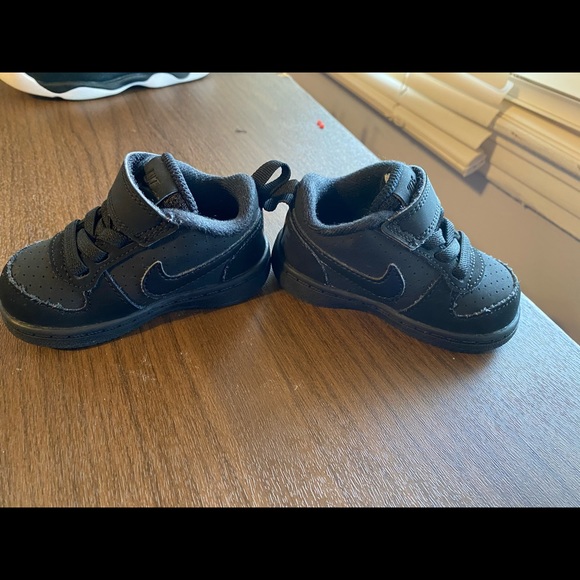 Size 3c Nike’s - Picture 2 of 3